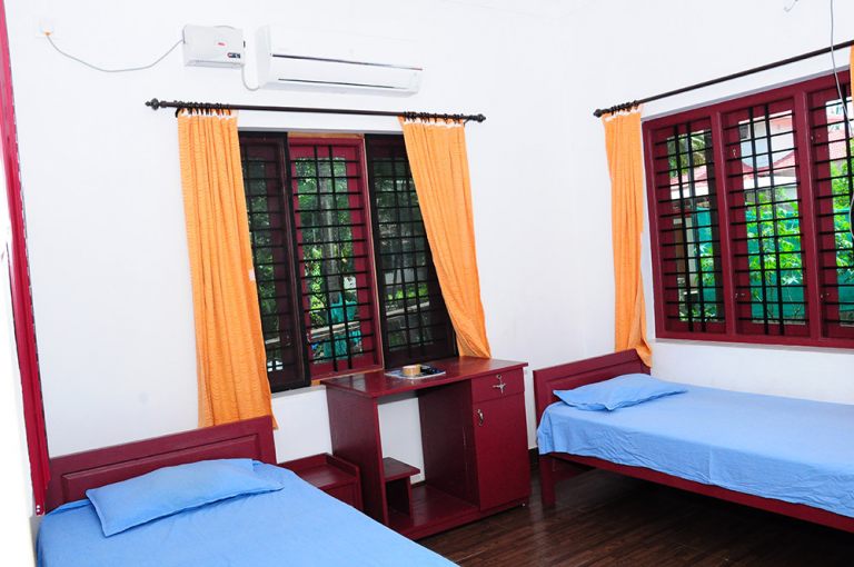 Twin-bedded-single-room